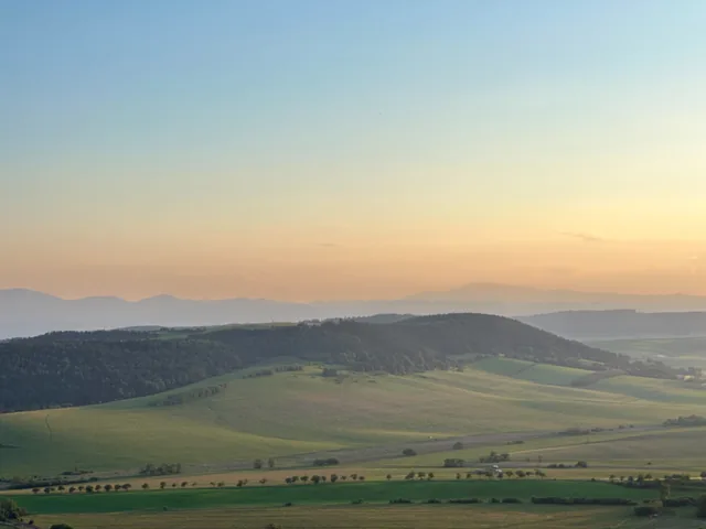 Sanfte grüne Hügel bis zum Horizont